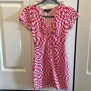 brand: Vibe Sportswear Size: Small / S Color: Hot pink and White checkers print